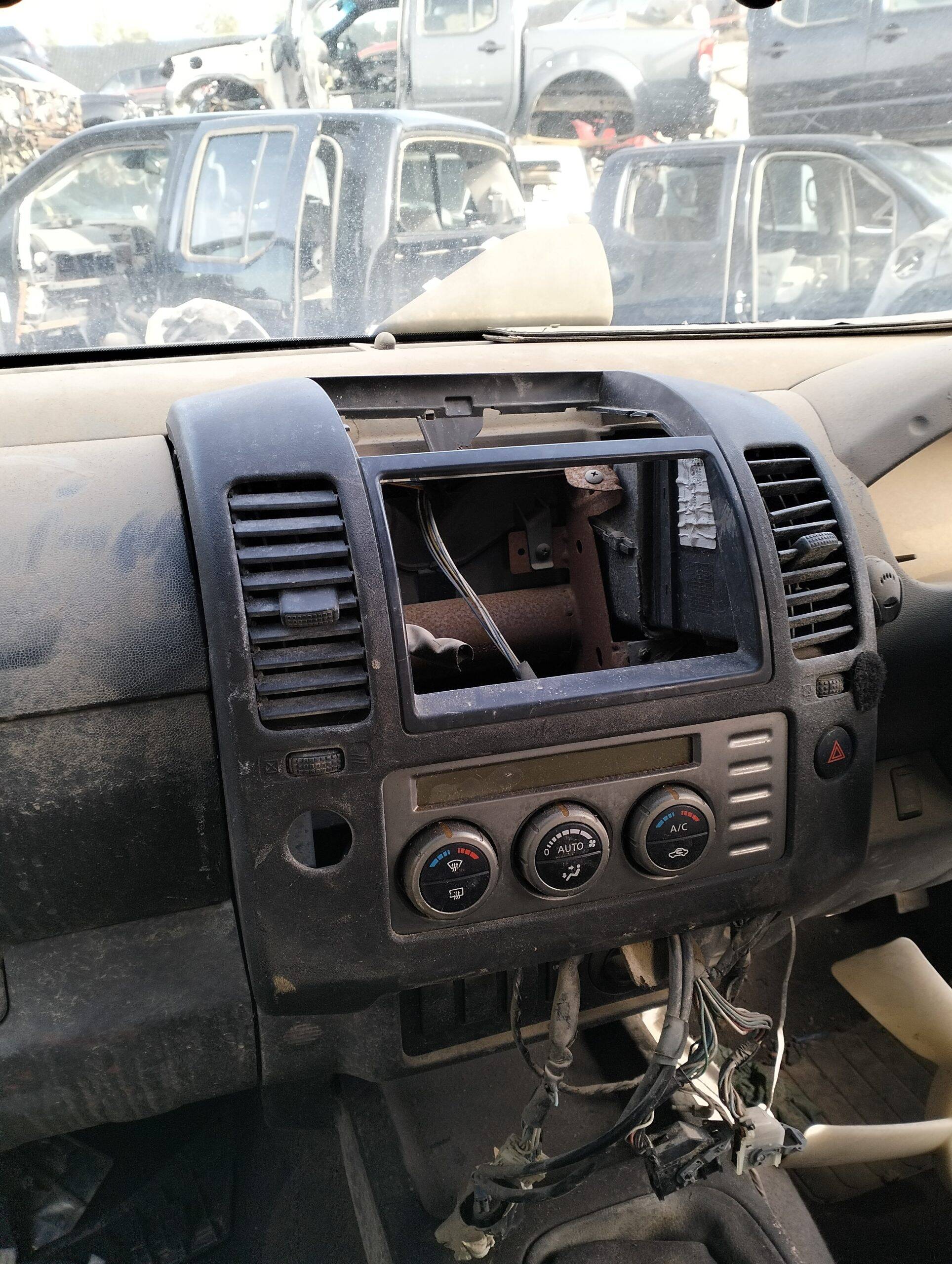 Carcasa central de consola nissan navara pickup (d40m)(05.2005->)