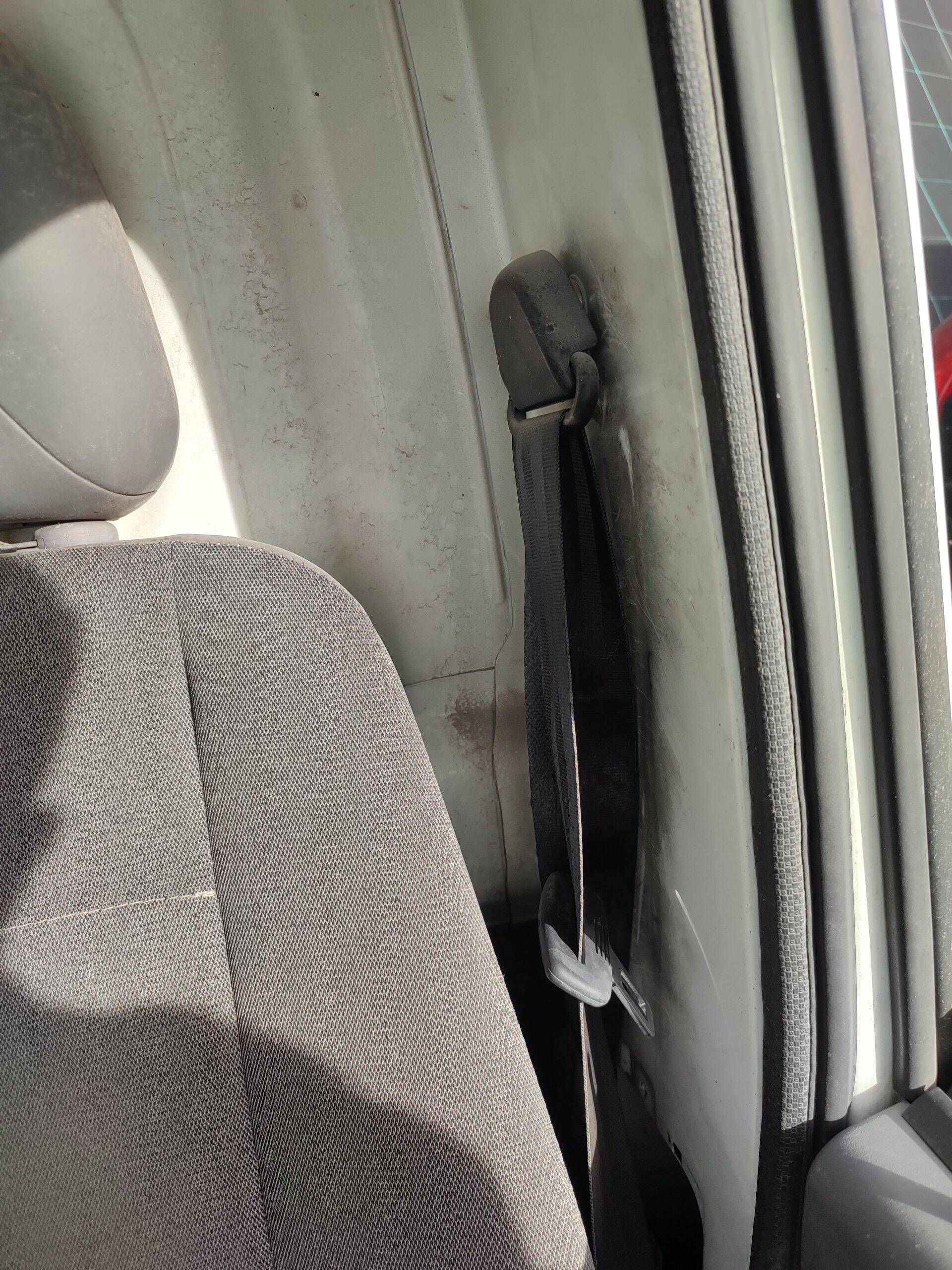 Cinturon seguridad delantero izquierdo nissan cabstar