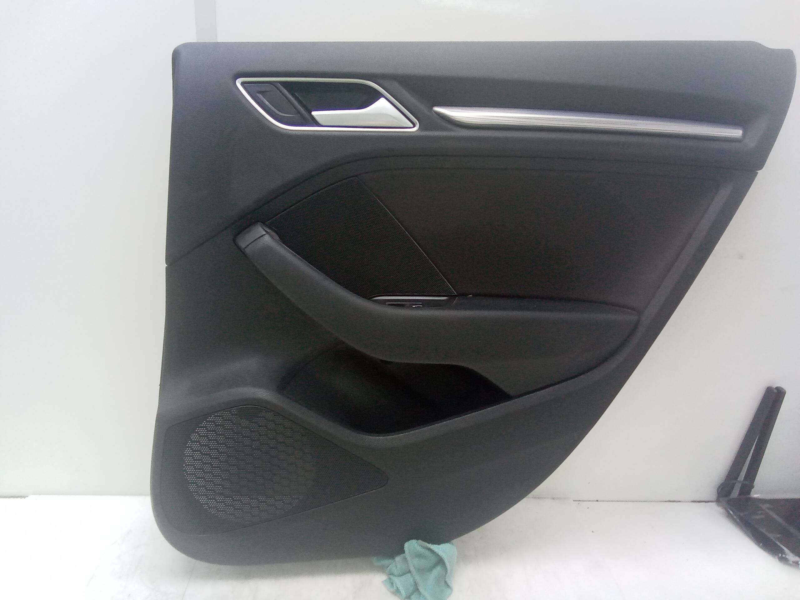 Guarnecido puerta trasera derecha audi a3 sportback (8vf)(04.2016->)