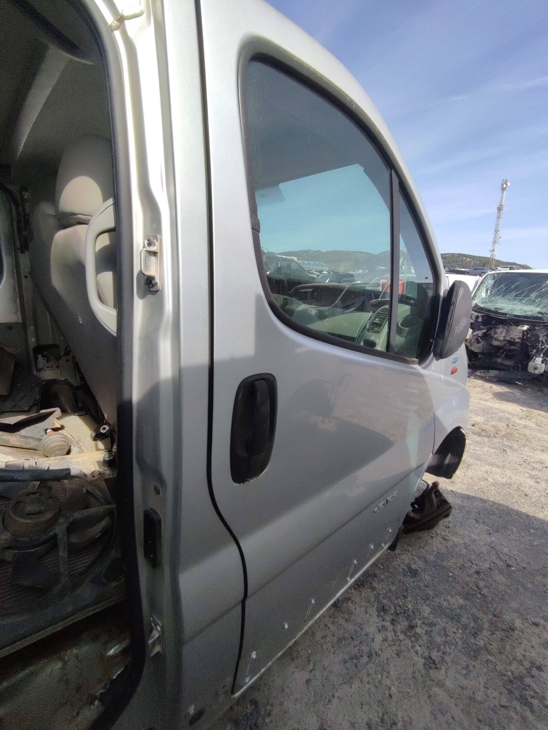 Puerta delantera derecha renault trafic ii combi (04.2001->)