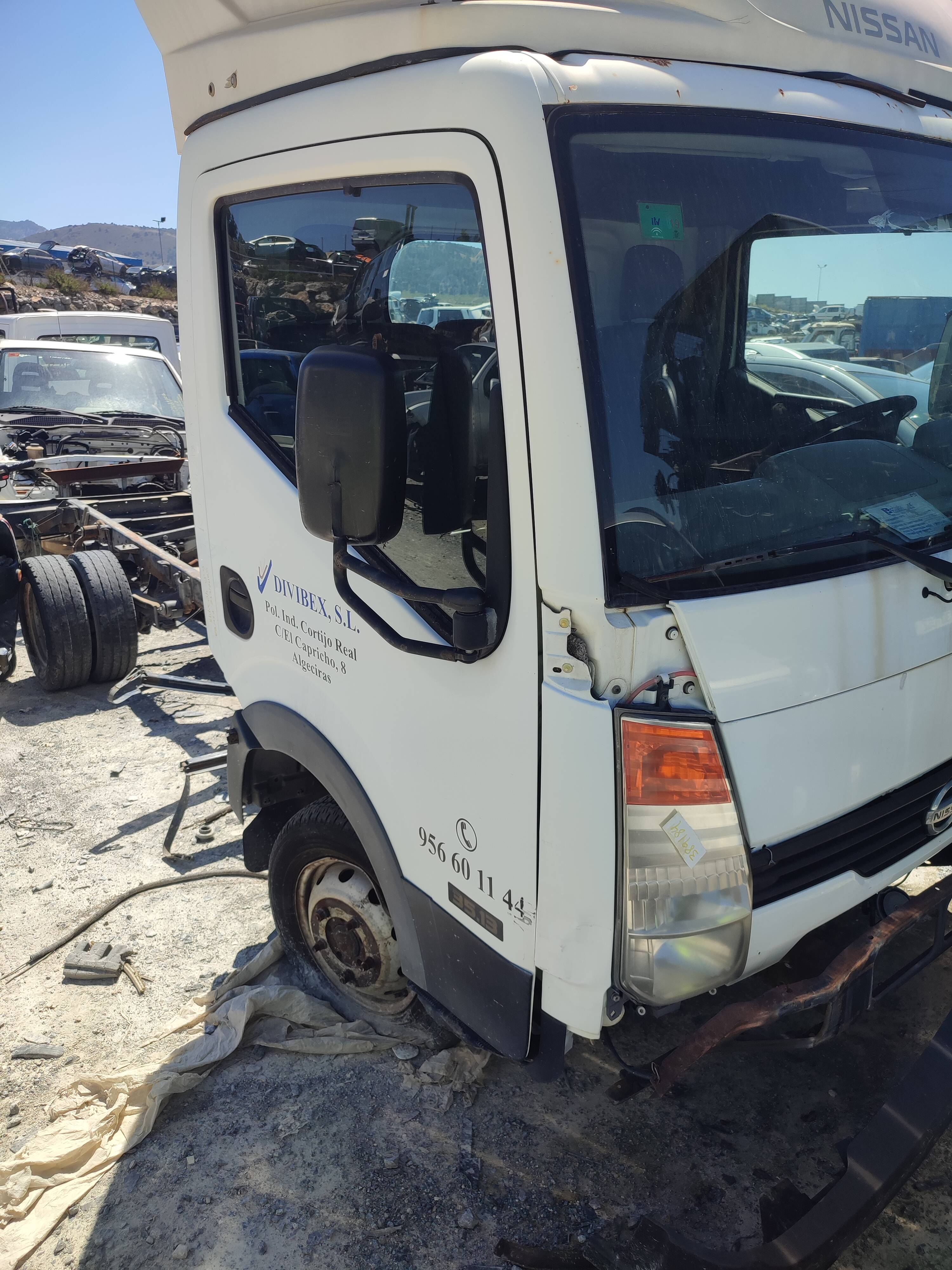 Elevalunas delantero derecho nissan cabstar ->09.06