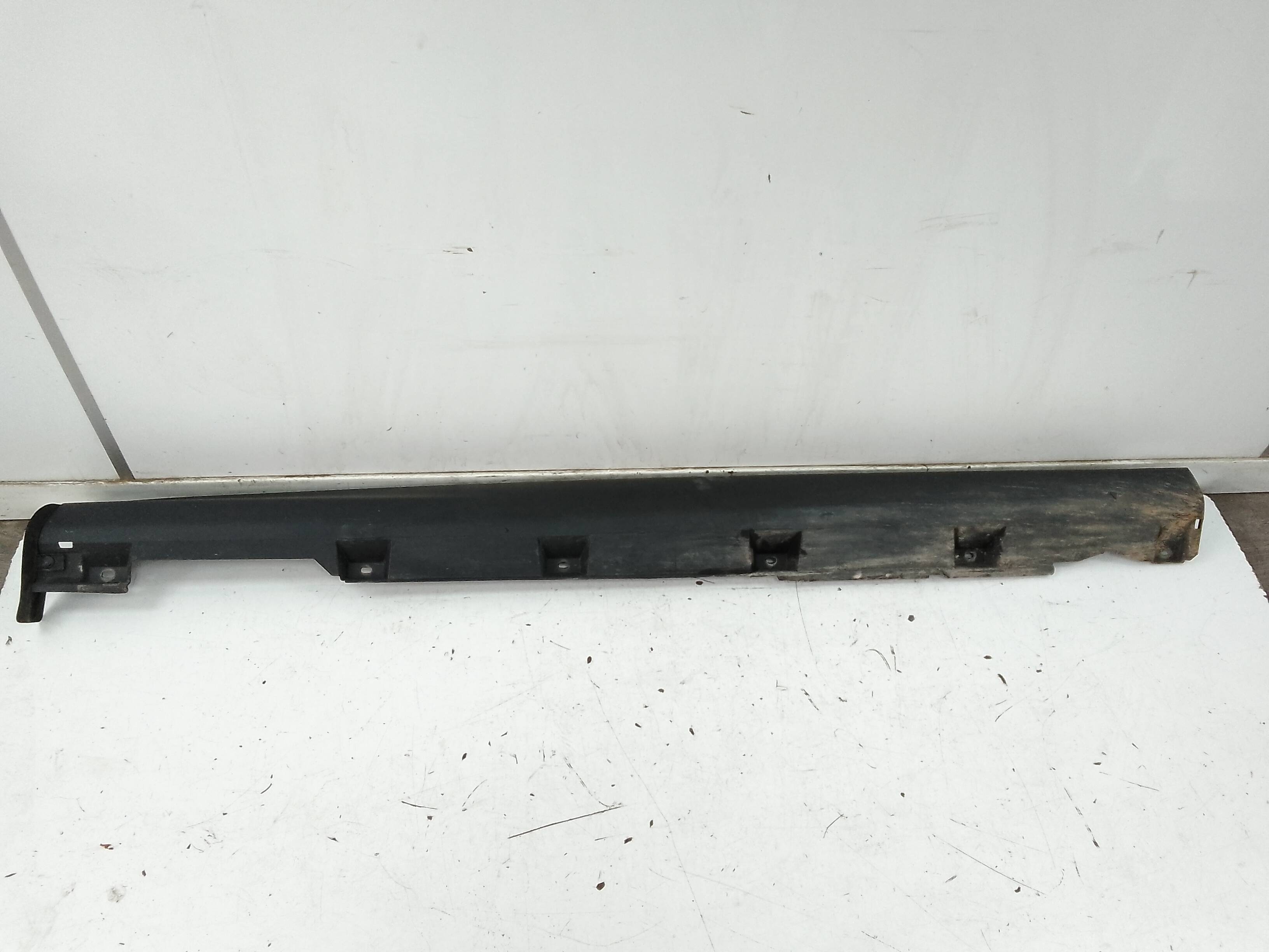 Spoiler talonera derecha ford focus berlina (cb8)(2010->)