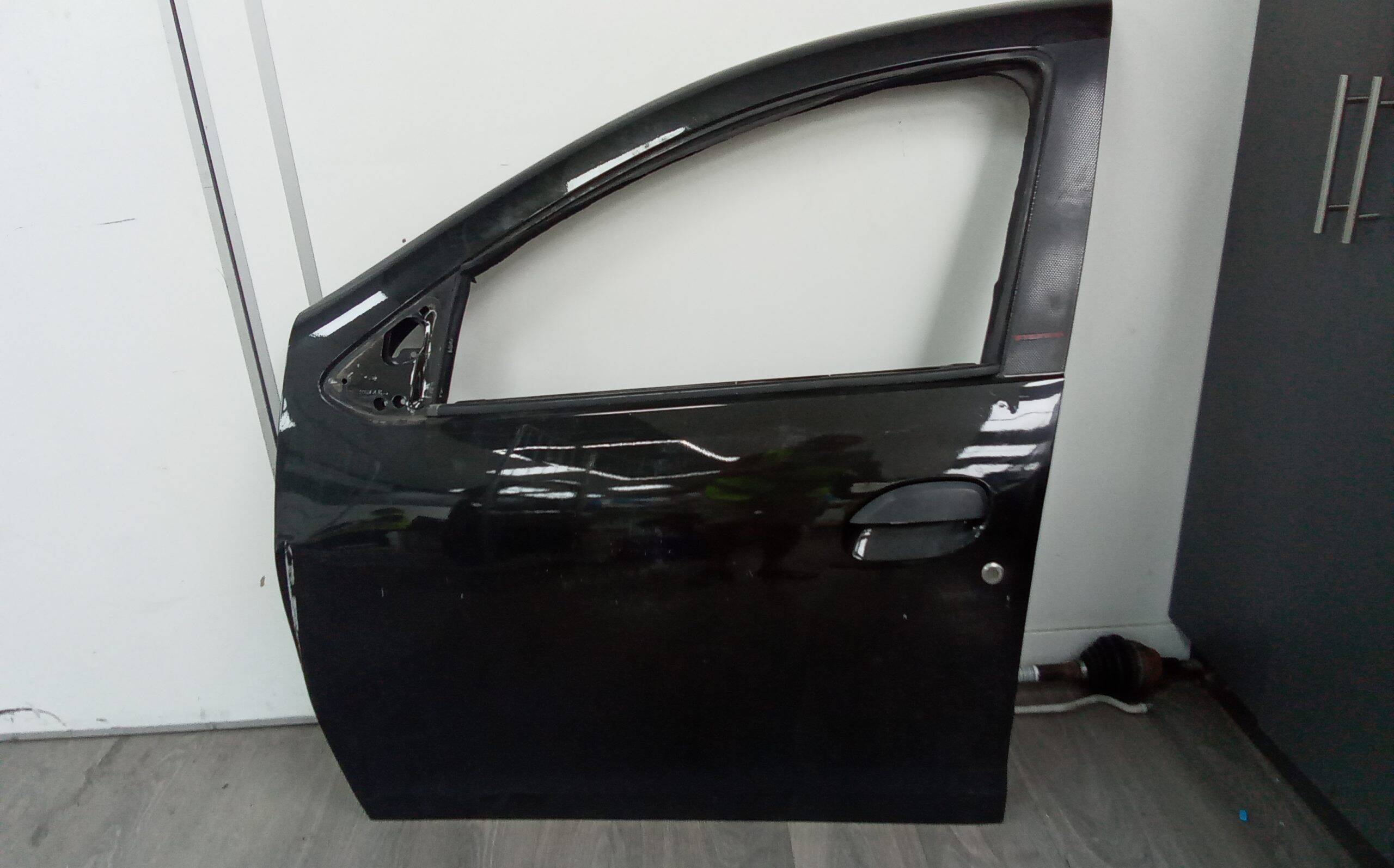 Puerta delantera izquierda dacia sandero ii (10.2012->)