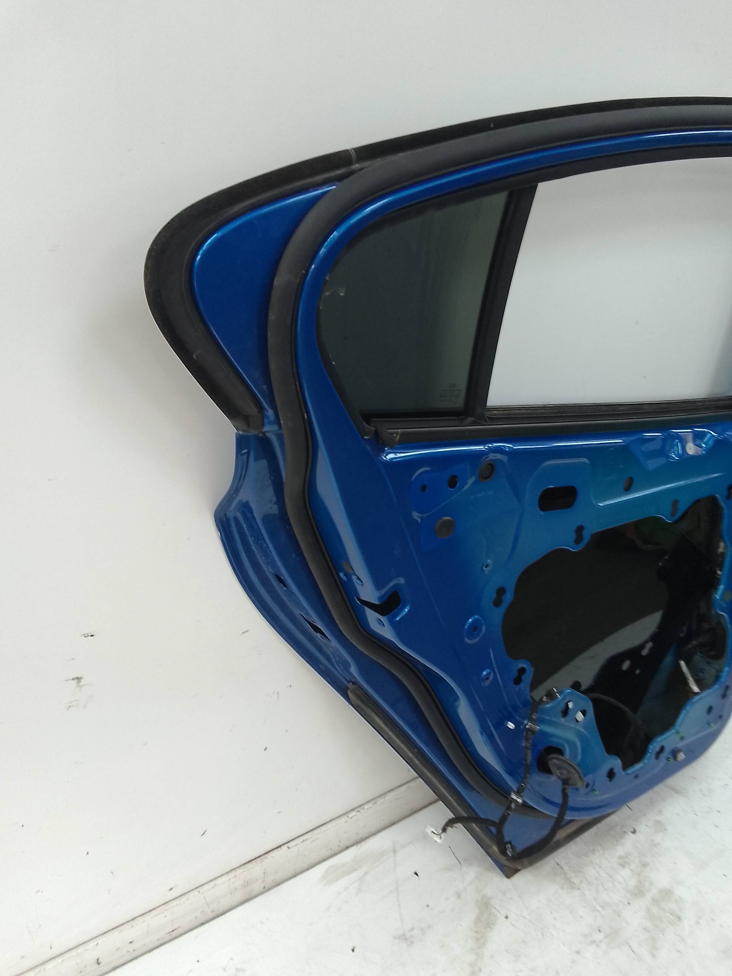 Puerta trasera izquierda ford focus berlina (cge)(2018->)